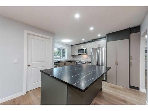 5655 Dalhousie Drive Nw, Calgary, AB - Indoor Photo Showing Kitchen