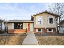 212 68 Avenue NE Calgary, AB T2K 0M7