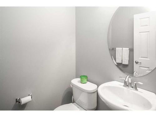 11 Evansview Road Nw, Calgary, AB - Indoor Photo Showing Bathroom