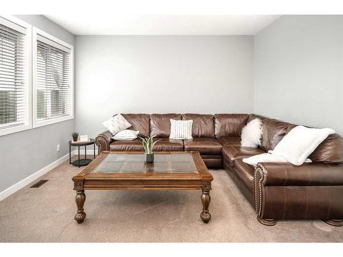 11 Evansview Road Nw, Calgary, AB - Indoor Photo Showing Living Room