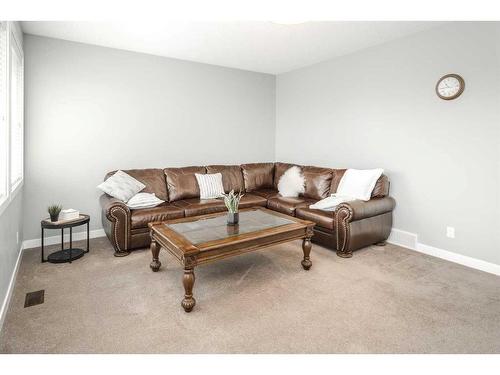 11 Evansview Road Nw, Calgary, AB - Indoor Photo Showing Living Room