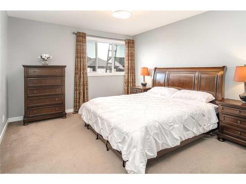 11 Evansview Road Nw, Calgary, AB - Indoor Photo Showing Bedroom