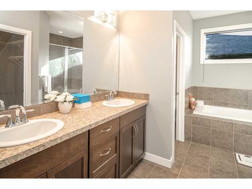 11 Evansview Road Nw, Calgary, AB - Indoor Photo Showing Bathroom