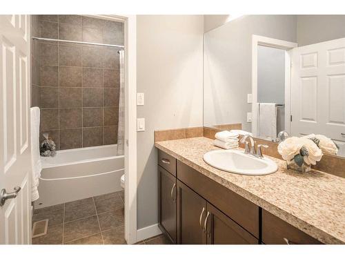 11 Evansview Road Nw, Calgary, AB - Indoor Photo Showing Bathroom