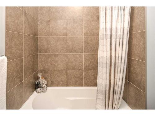 11 Evansview Road Nw, Calgary, AB - Indoor Photo Showing Bathroom