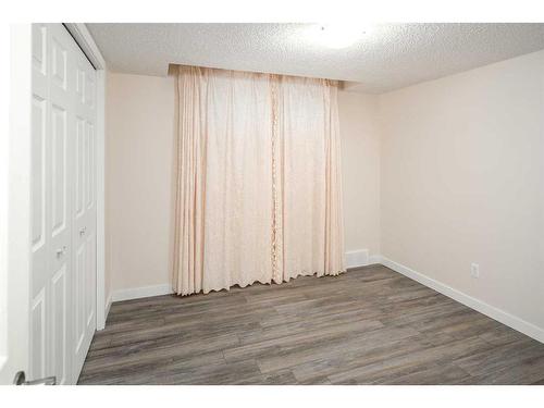 11 Evansview Road Nw, Calgary, AB - Indoor Photo Showing Other Room