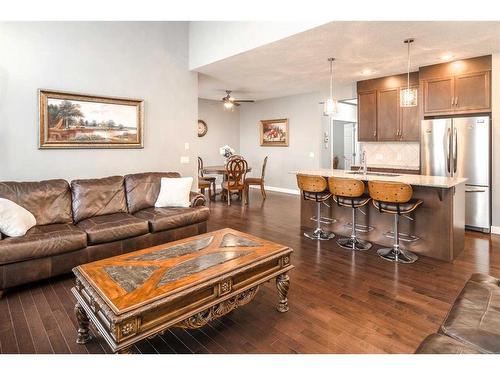 11 Evansview Road Nw, Calgary, AB - Indoor Photo Showing Living Room