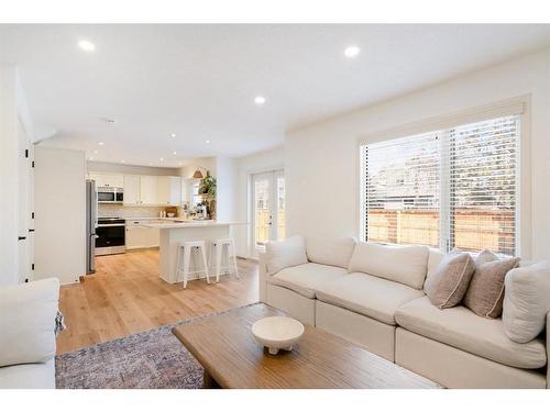 52 Sundown Way Se, Calgary, AB - Indoor Photo Showing Living Room