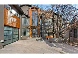 72 Patterson Crescent SW Calgary, AB T3H 2B9