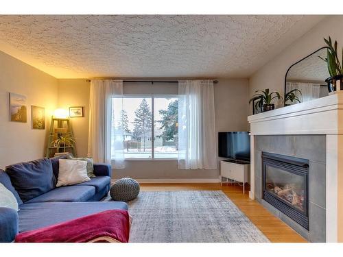 2517 20 Street Sw, Calgary, AB - Indoor Photo Showing Living Room With Fireplace