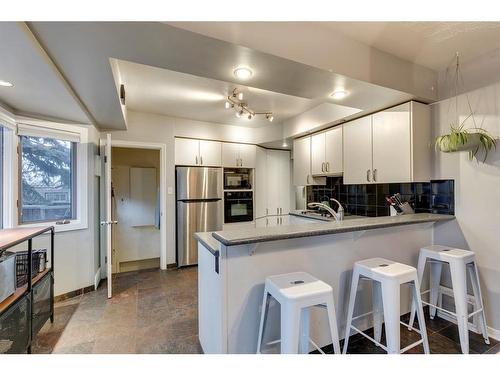 2517 20 Street Sw, Calgary, AB - Indoor Photo Showing Kitchen