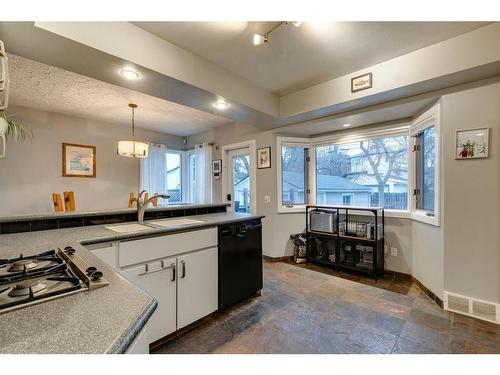 2517 20 Street Sw, Calgary, AB - Indoor Photo Showing Kitchen