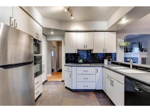 2517 20 Street Sw, Calgary, AB - Indoor Photo Showing Kitchen