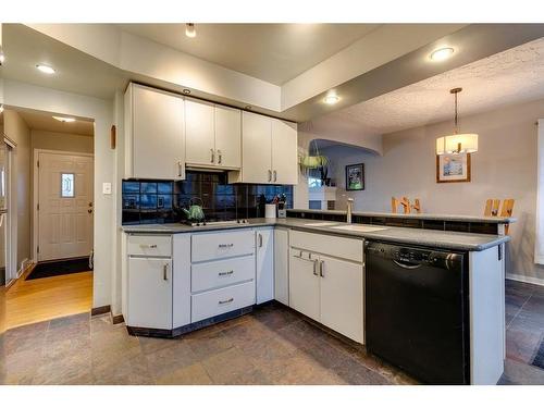 2517 20 Street Sw, Calgary, AB - Indoor Photo Showing Kitchen