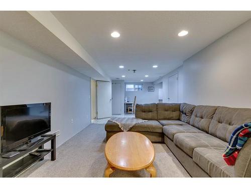 2517 20 Street Sw, Calgary, AB - Indoor Photo Showing Living Room