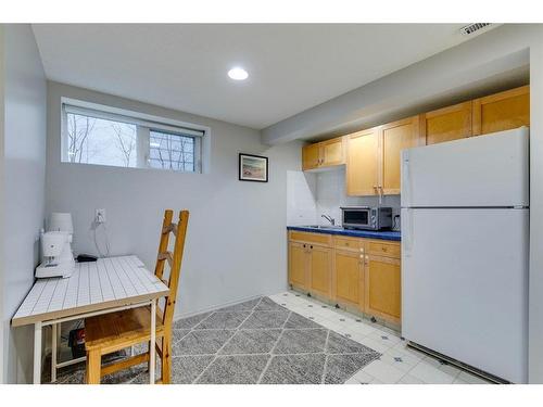 2517 20 Street Sw, Calgary, AB - Indoor Photo Showing Kitchen