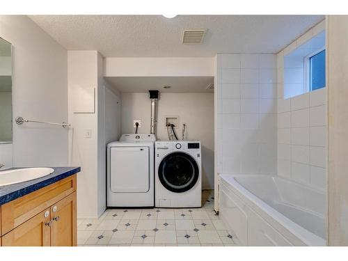 2517 20 Street Sw, Calgary, AB - Indoor Photo Showing Laundry Room