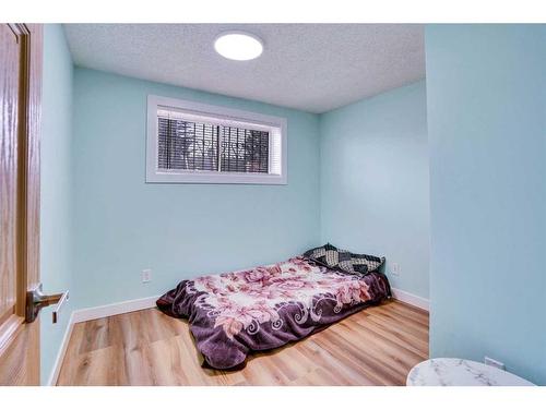 3812 49 Street Ne, Calgary, AB - Indoor Photo Showing Bedroom