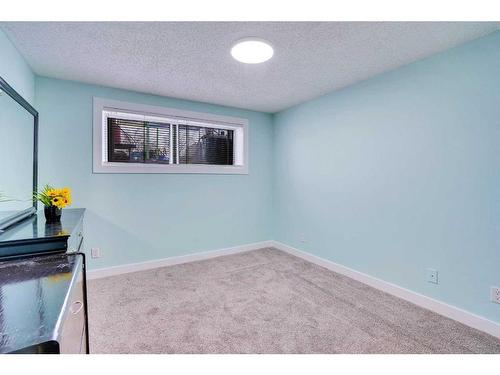 3812 49 Street Ne, Calgary, AB - Indoor Photo Showing Other Room