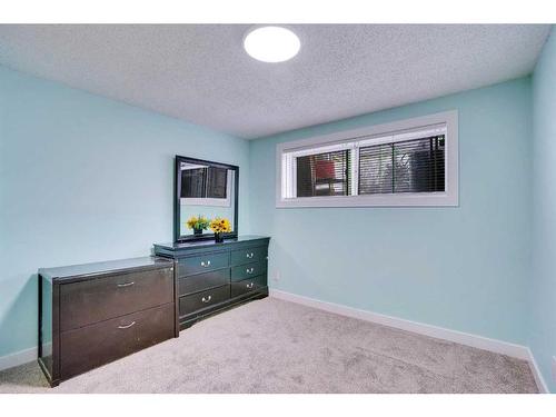 3812 49 Street Ne, Calgary, AB - Indoor Photo Showing Bedroom