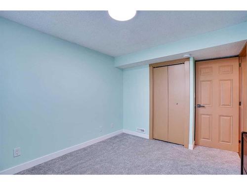 3812 49 Street Ne, Calgary, AB - Indoor Photo Showing Other Room