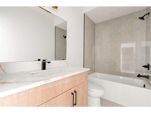 8127 Bowglen Road Nw, Calgary, AB - Indoor Photo Showing Bathroom