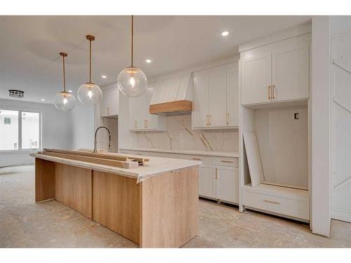 8127 Bowglen Road Nw, Calgary, AB - Indoor Photo Showing Kitchen