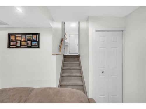 22 Dover Mews Se, Calgary, AB - Indoor Photo Showing Other Room