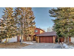 8 Range Way NW Calgary, AB T3G 1H4