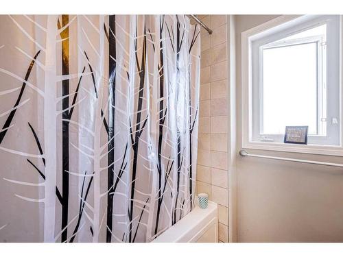 146 Bridlerange Place Sw, Calgary, AB - Indoor Photo Showing Bathroom