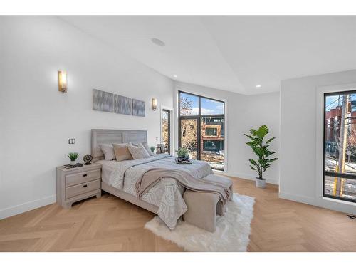 511 30 Street Nw, Calgary, AB - Indoor Photo Showing Bedroom