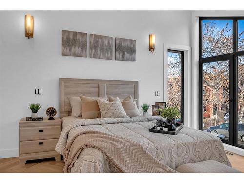 511 30 Street Nw, Calgary, AB - Indoor Photo Showing Bedroom