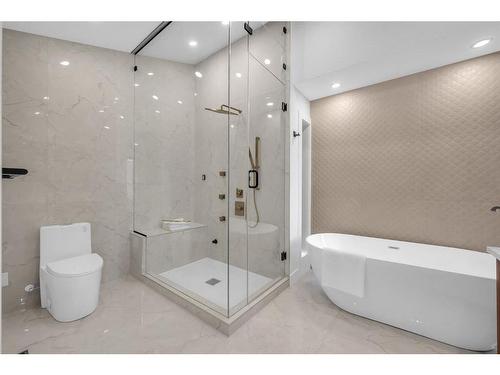 511 30 Street Nw, Calgary, AB - Indoor Photo Showing Bathroom