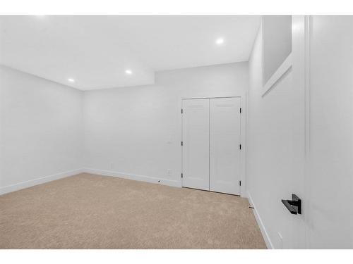 511 30 Street Nw, Calgary, AB - Indoor Photo Showing Other Room