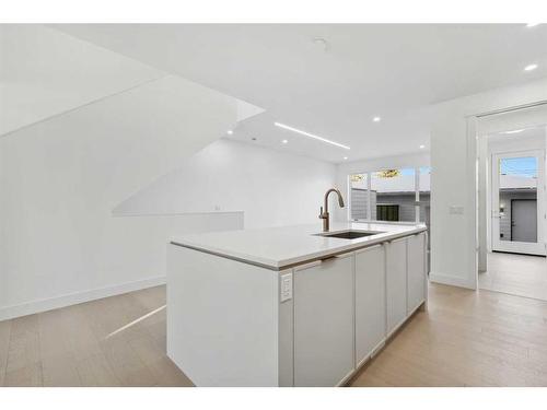 723 36 Street Nw, Calgary, AB - Indoor Photo Showing Kitchen