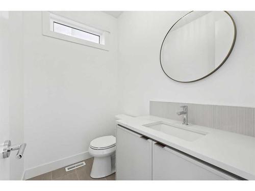 723 36 Street Nw, Calgary, AB - Indoor Photo Showing Bathroom