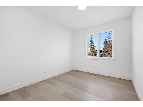 723 36 Street Nw, Calgary, AB - Indoor Photo Showing Other Room