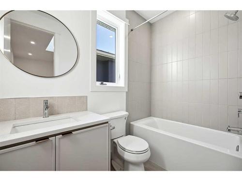 723 36 Street Nw, Calgary, AB - Indoor Photo Showing Bathroom