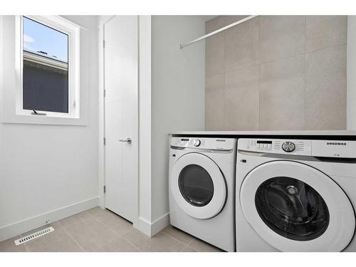 723 36 Street Nw, Calgary, AB - Indoor Photo Showing Laundry Room