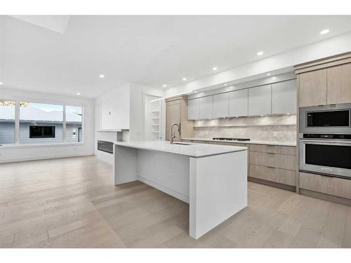 723 36 Street Nw, Calgary, AB - Indoor Photo Showing Kitchen