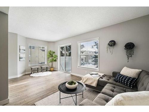 1308 154 Avenue Sw, Calgary, AB - Indoor Photo Showing Living Room