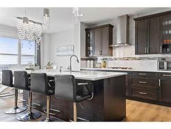 251 Sherview Grove NW Calgary, AB T3R 0Y5