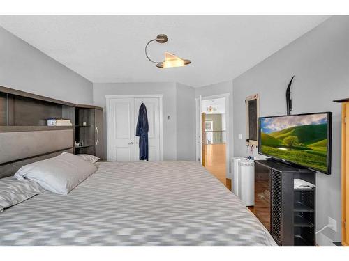 20 Lynx Meadows Court Nw, Calgary, AB - Indoor Photo Showing Bedroom