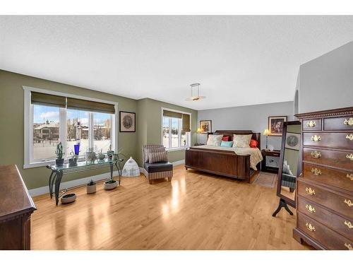 20 Lynx Meadows Court Nw, Calgary, AB - Indoor Photo Showing Bedroom