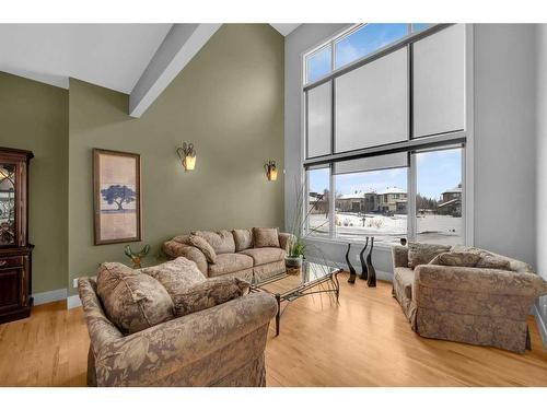 20 Lynx Meadows Court Nw, Calgary, AB - Indoor Photo Showing Living Room