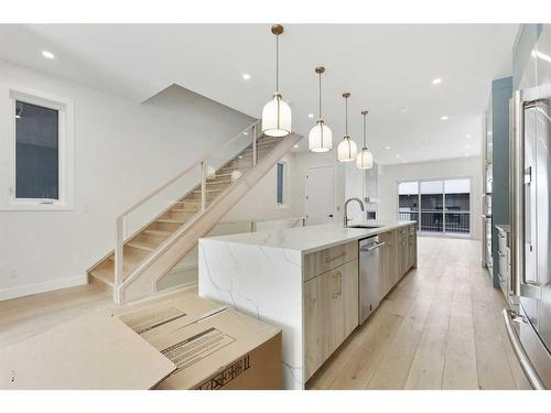 3536 7 Avenue Sw, Calgary, AB - Indoor Photo Showing Kitchen With Upgraded Kitchen