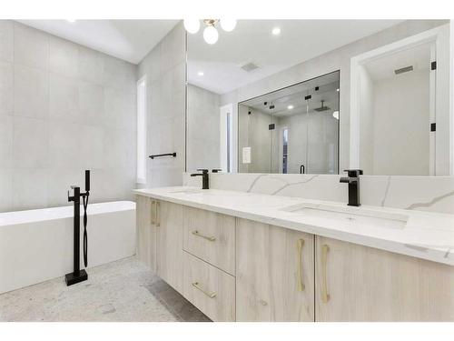 3536 7 Avenue Sw, Calgary, AB - Indoor Photo Showing Bathroom