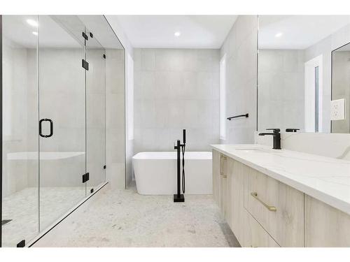 3536 7 Avenue Sw, Calgary, AB - Indoor Photo Showing Bathroom