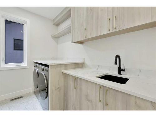 3536 7 Avenue Sw, Calgary, AB - Indoor Photo Showing Laundry Room