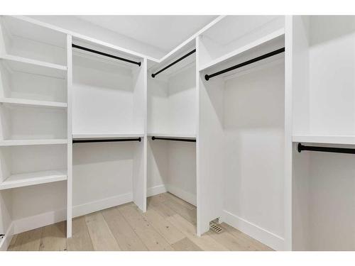 3536 7 Avenue Sw, Calgary, AB - Indoor With Storage